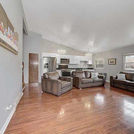 Pet Friendly Near Airport 25Mi To Downtown Chi Villa